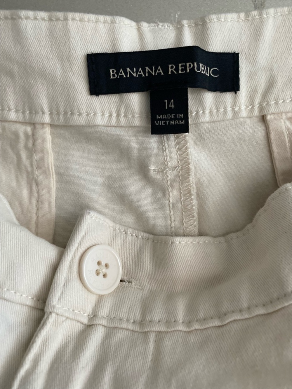 Banana Republic Cream Cotton Button-Front Shorts - Picture 3 of 4